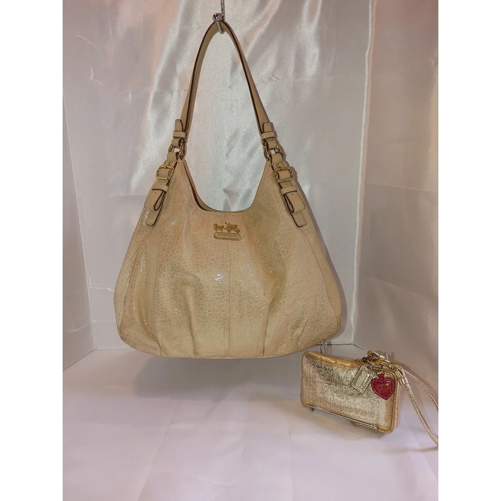 Coach Madison Maggie Embossed Leather 18932 & Poppy Wristlet